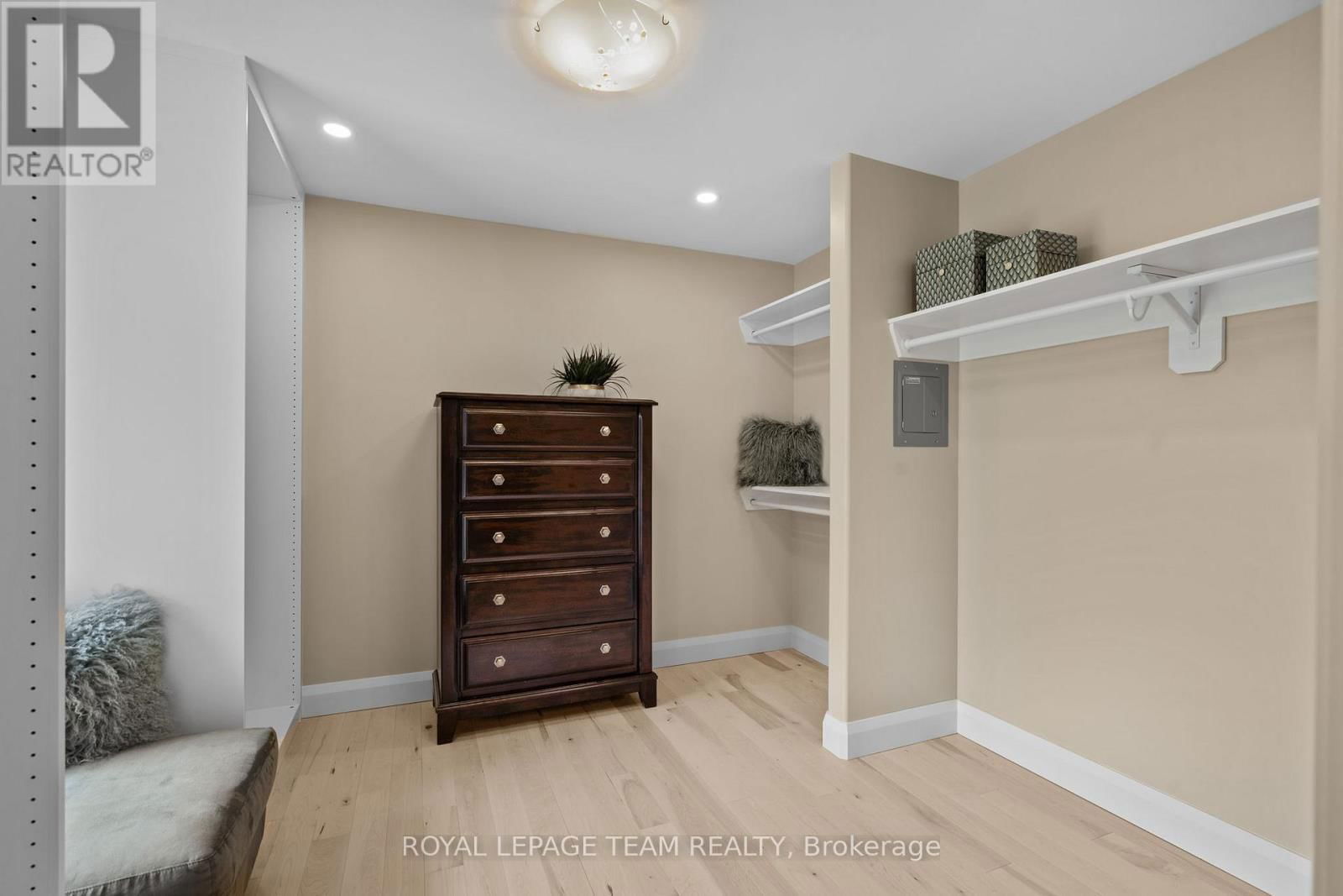 1056 HEENAN TERRACE Image 29