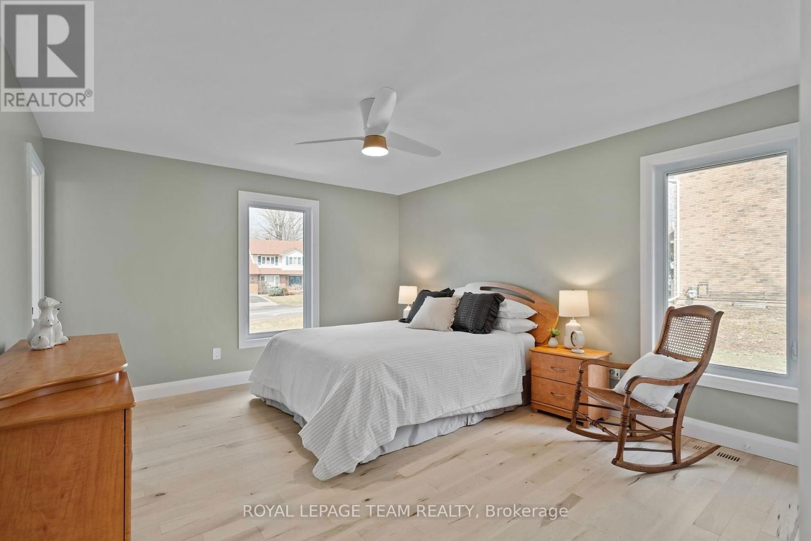 1056 HEENAN TERRACE Image 30