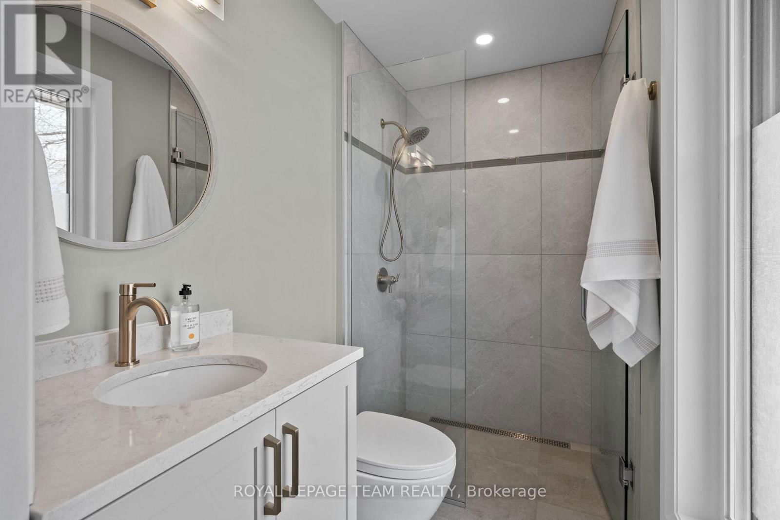 1056 HEENAN TERRACE Image 31