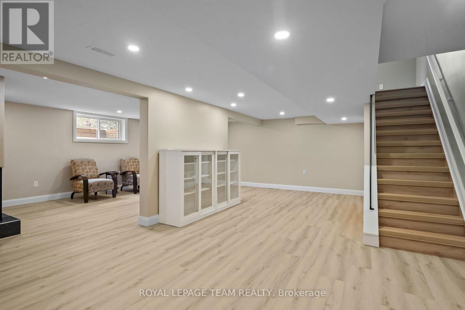 1056 HEENAN TERRACE Image 35