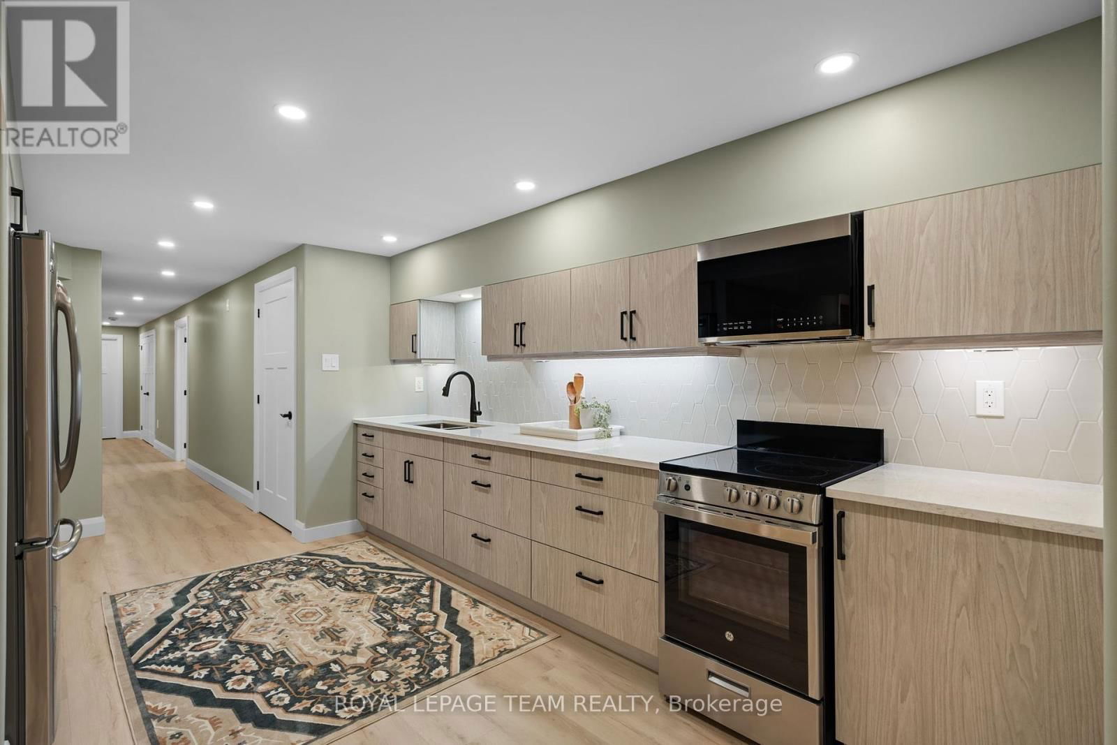 1056 HEENAN TERRACE Image 38