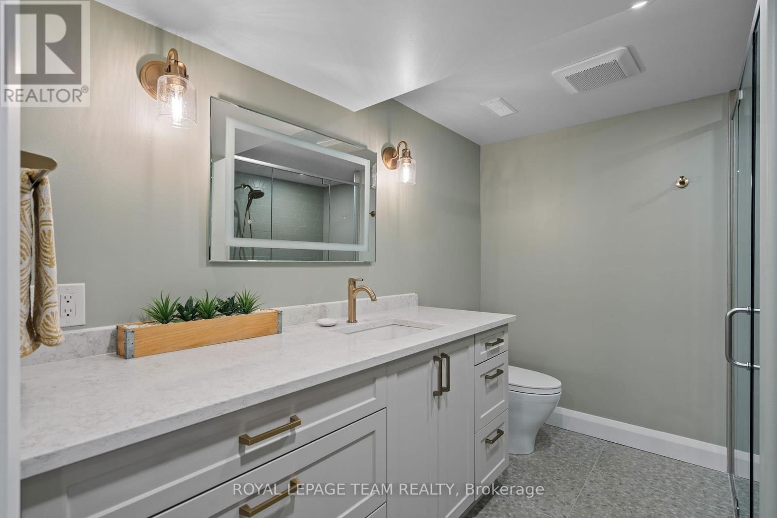 1056 HEENAN TERRACE Image 40