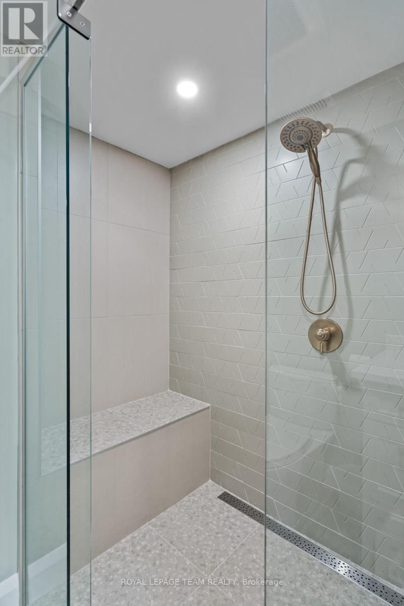 1056 HEENAN TERRACE Image 41