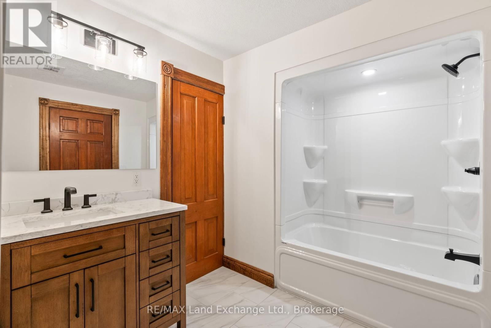 2344 BRUCE ROAD 20 Image 33