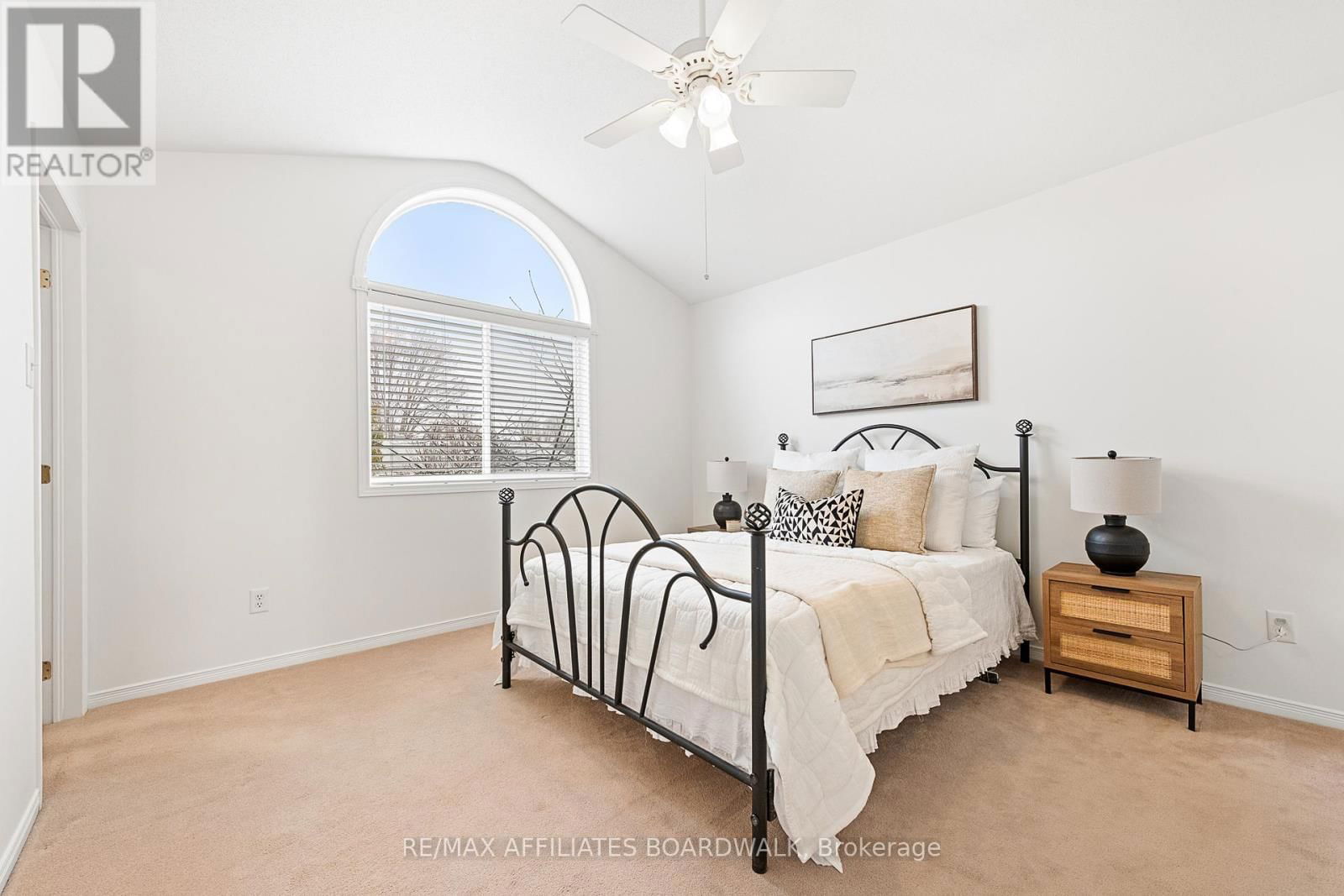 12 CASTLE GLEN CRESCENT Image 14