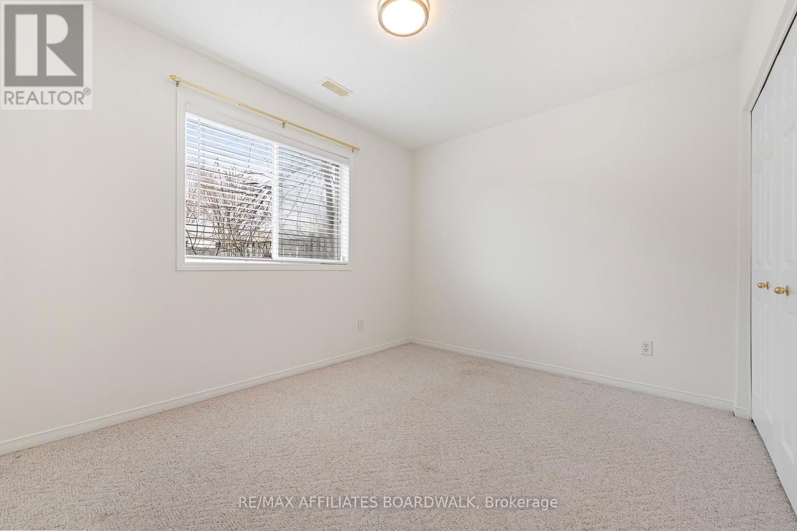 12 CASTLE GLEN CRESCENT Image 25