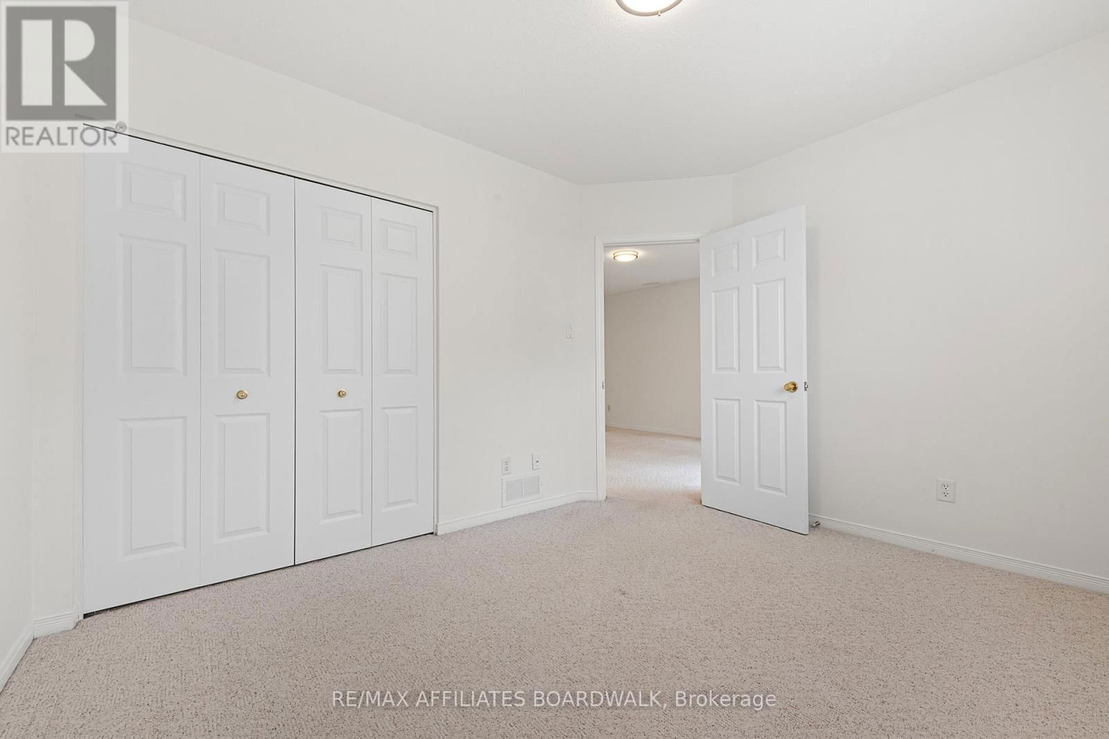 12 CASTLE GLEN CRESCENT Image 26