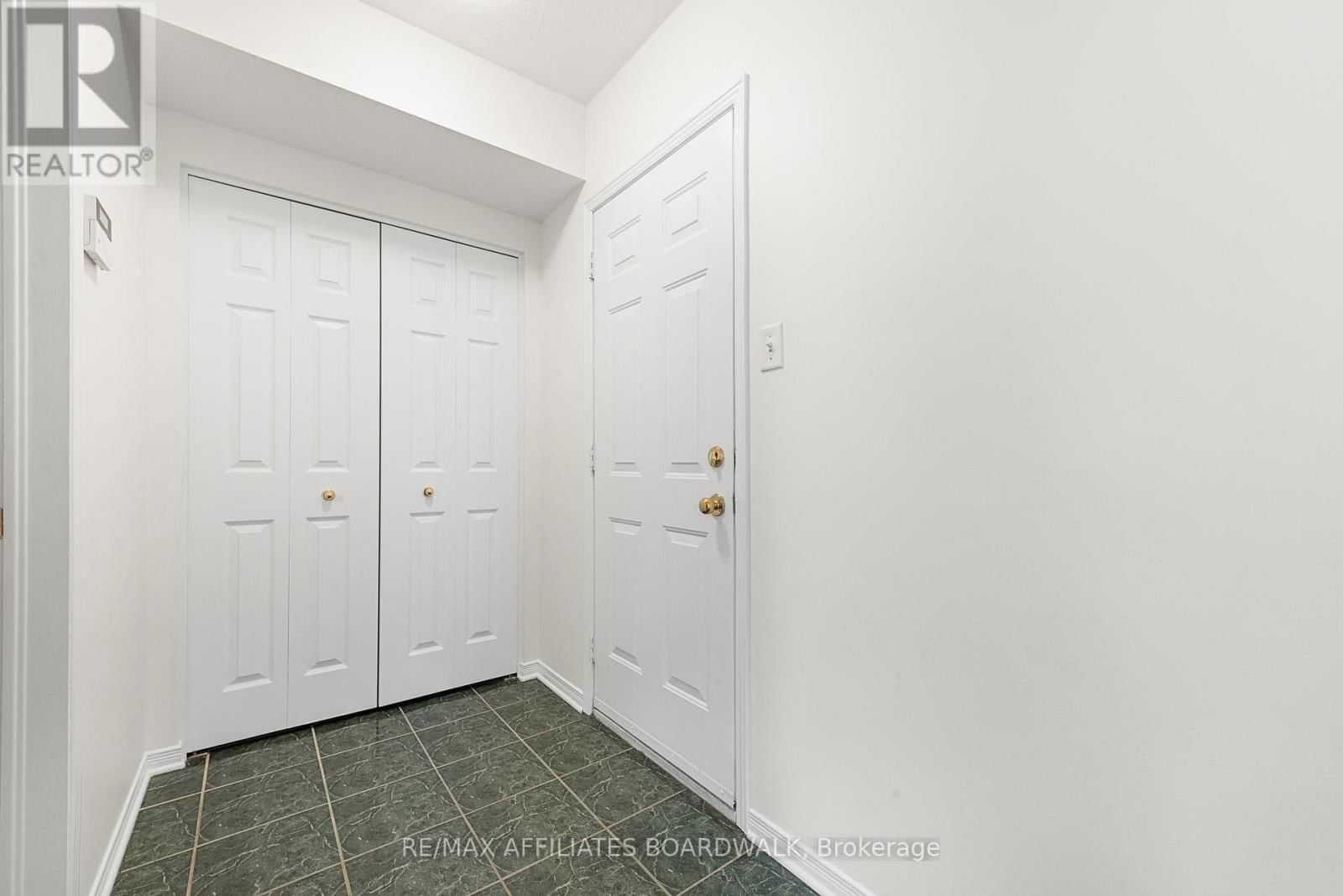 12 CASTLE GLEN CRESCENT Image 28