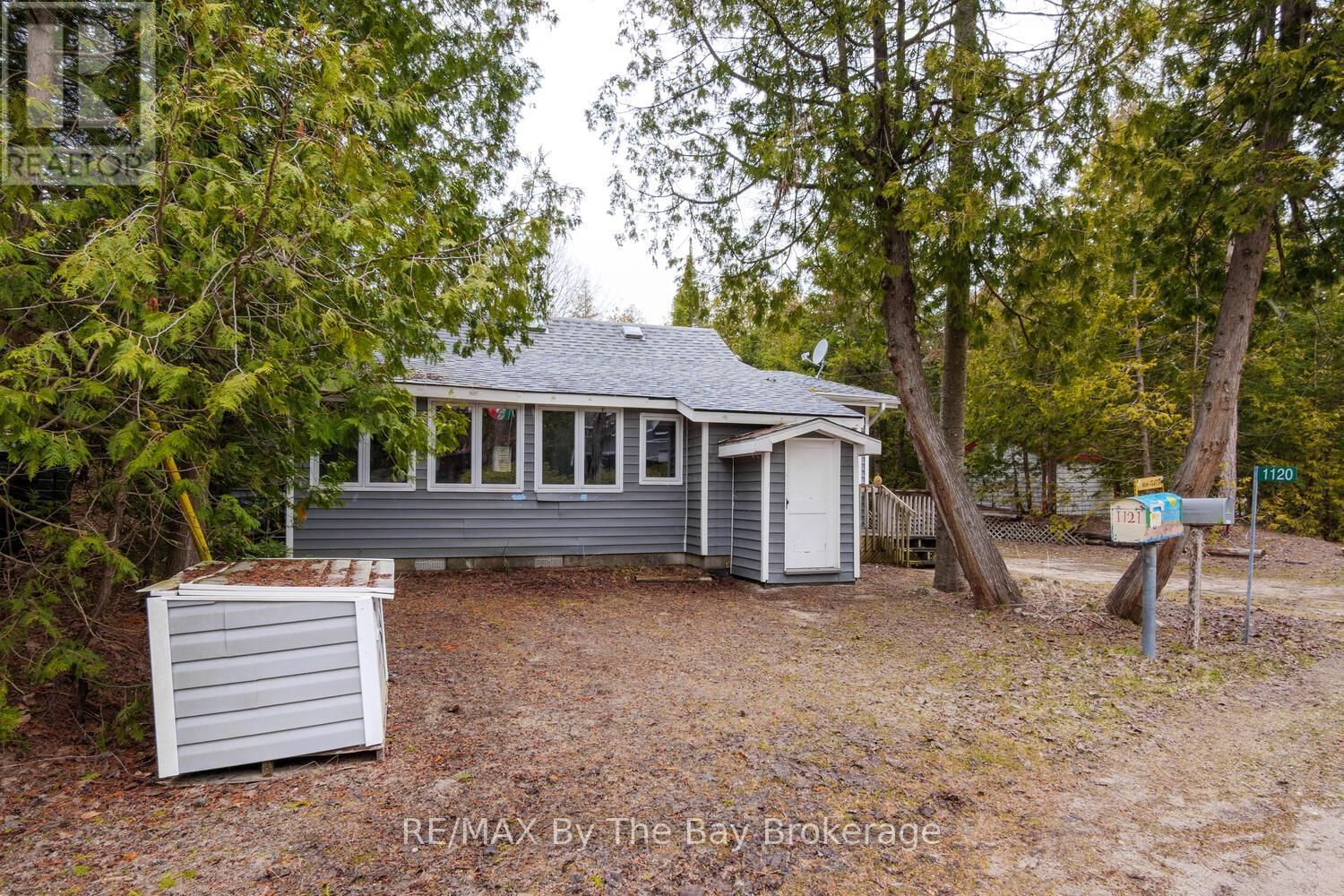 1120 KING EDWARD AVENUE Image 22