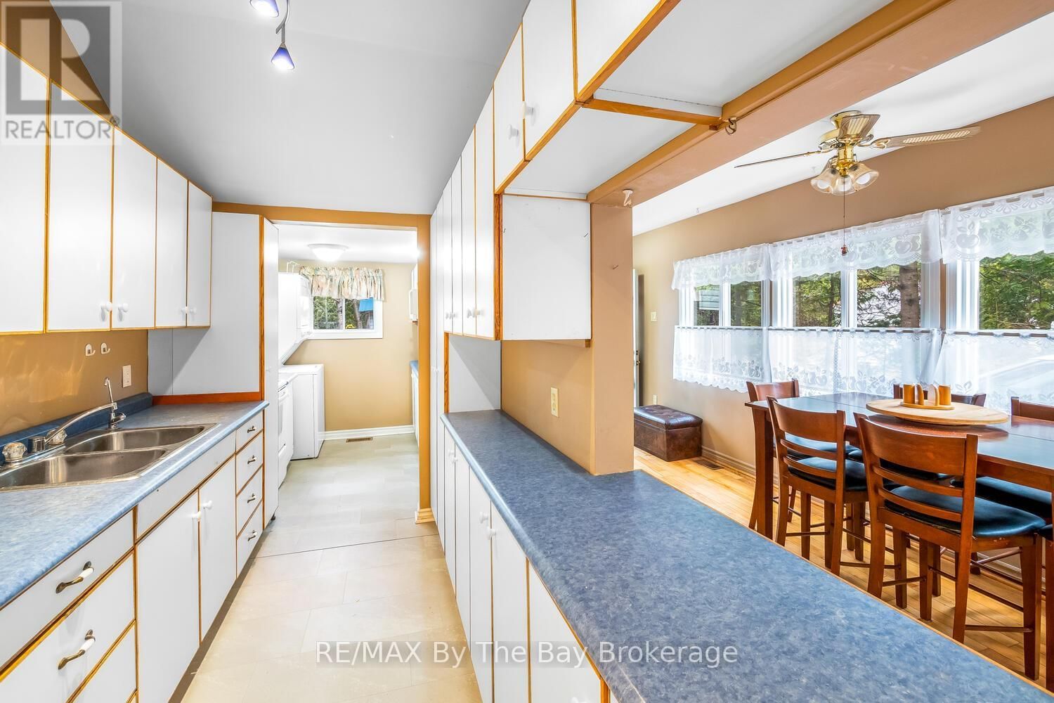 1120 KING EDWARD AVENUE Image 31