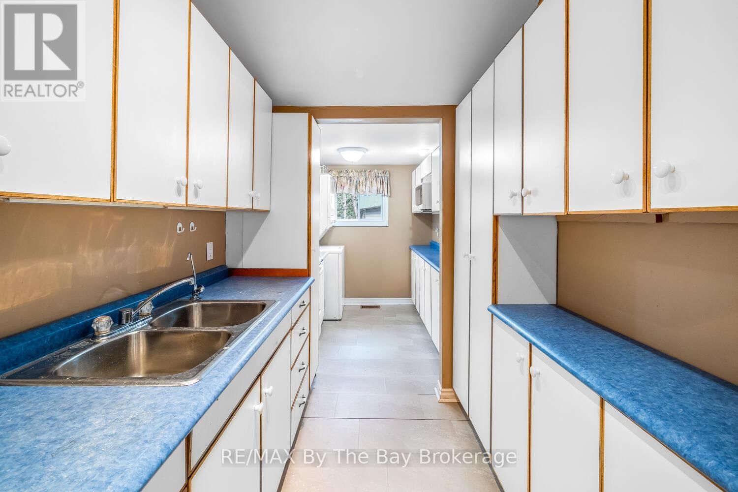 1120 KING EDWARD AVENUE Image 32