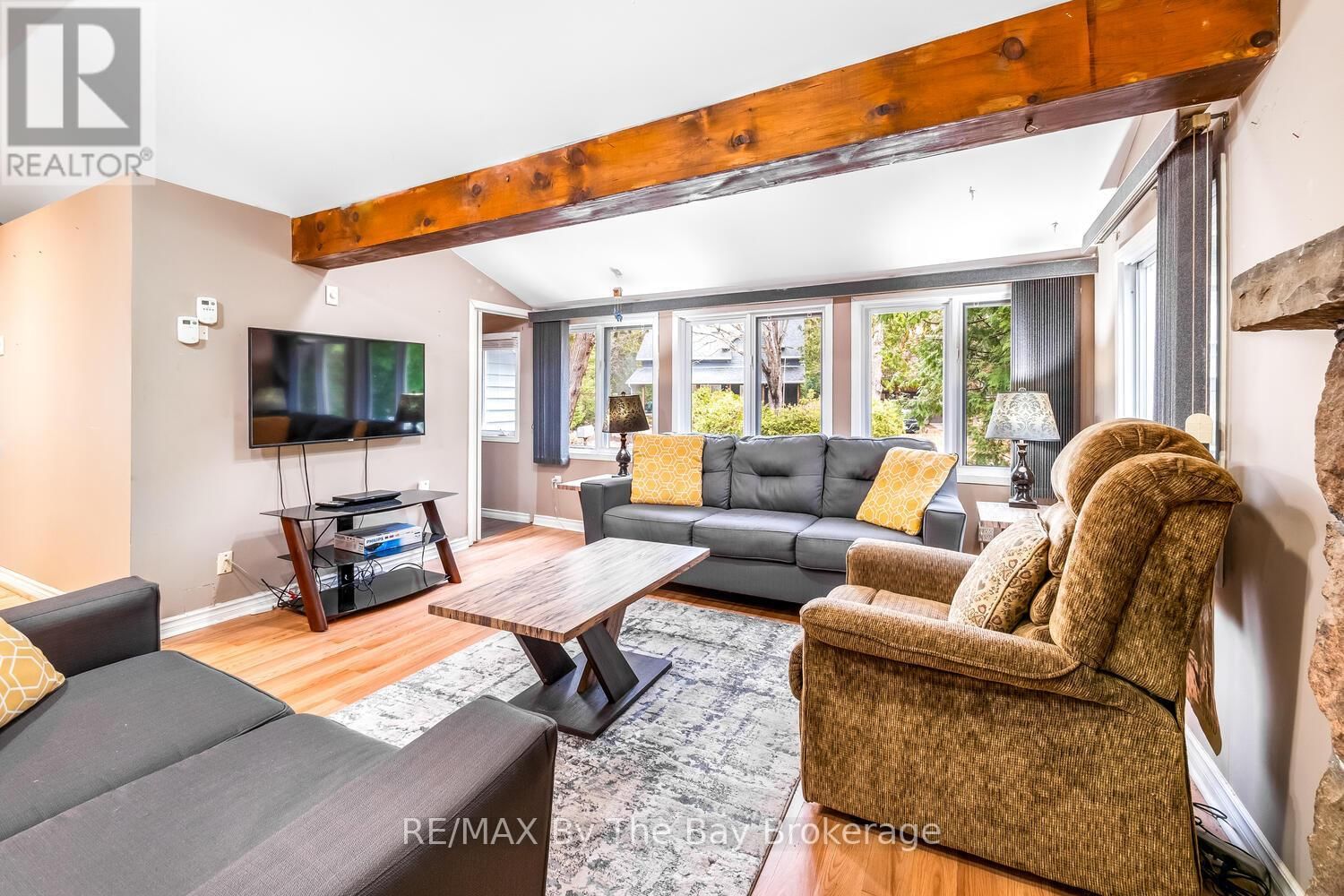 1120 KING EDWARD AVENUE Image 37