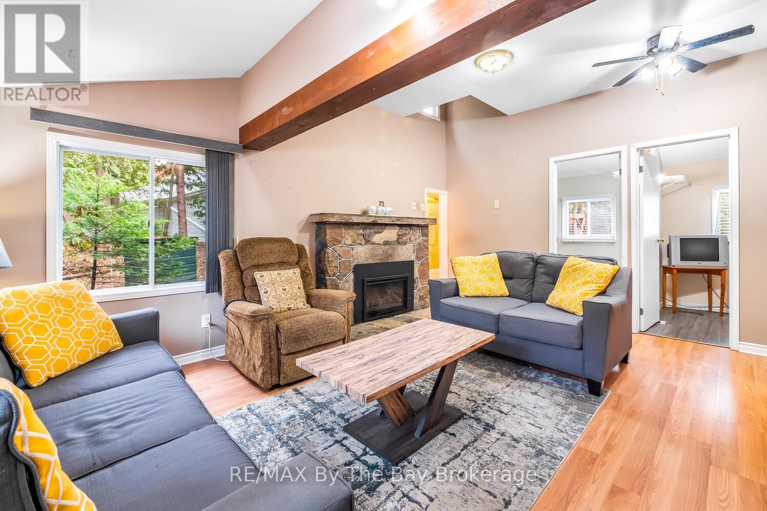 1120 KING EDWARD AVENUE Image 38
