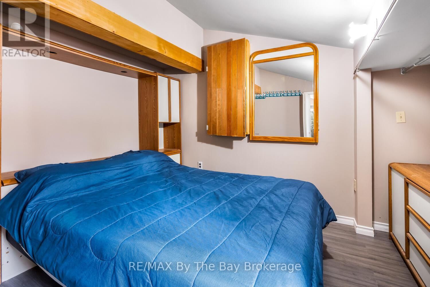 1120 KING EDWARD AVENUE Image 39