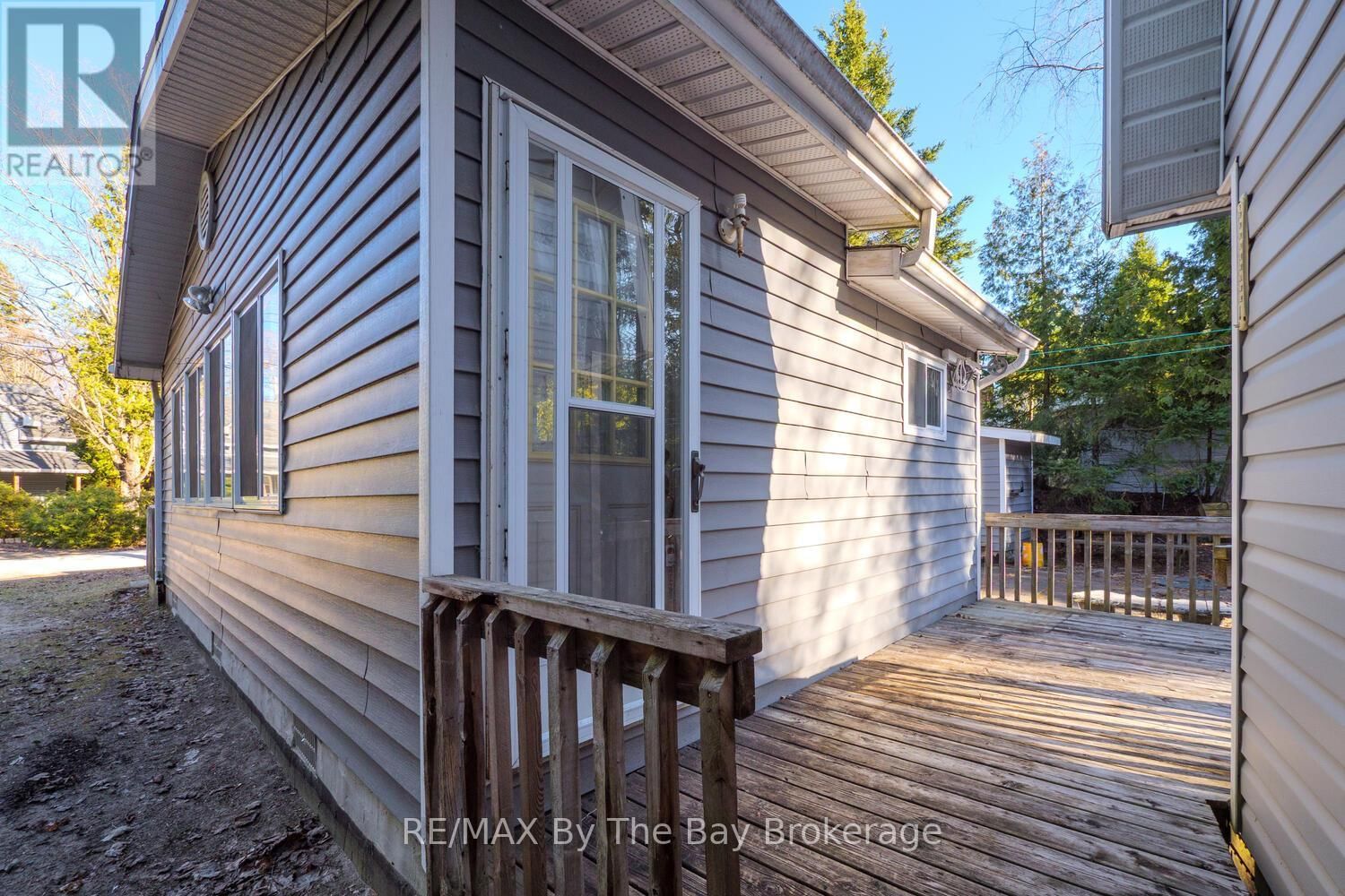 1120 KING EDWARD AVENUE Image 45