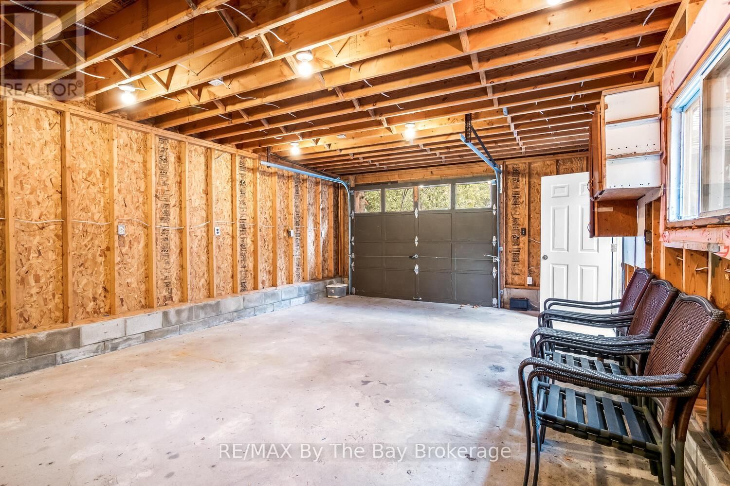 1120 KING EDWARD AVENUE Image 47