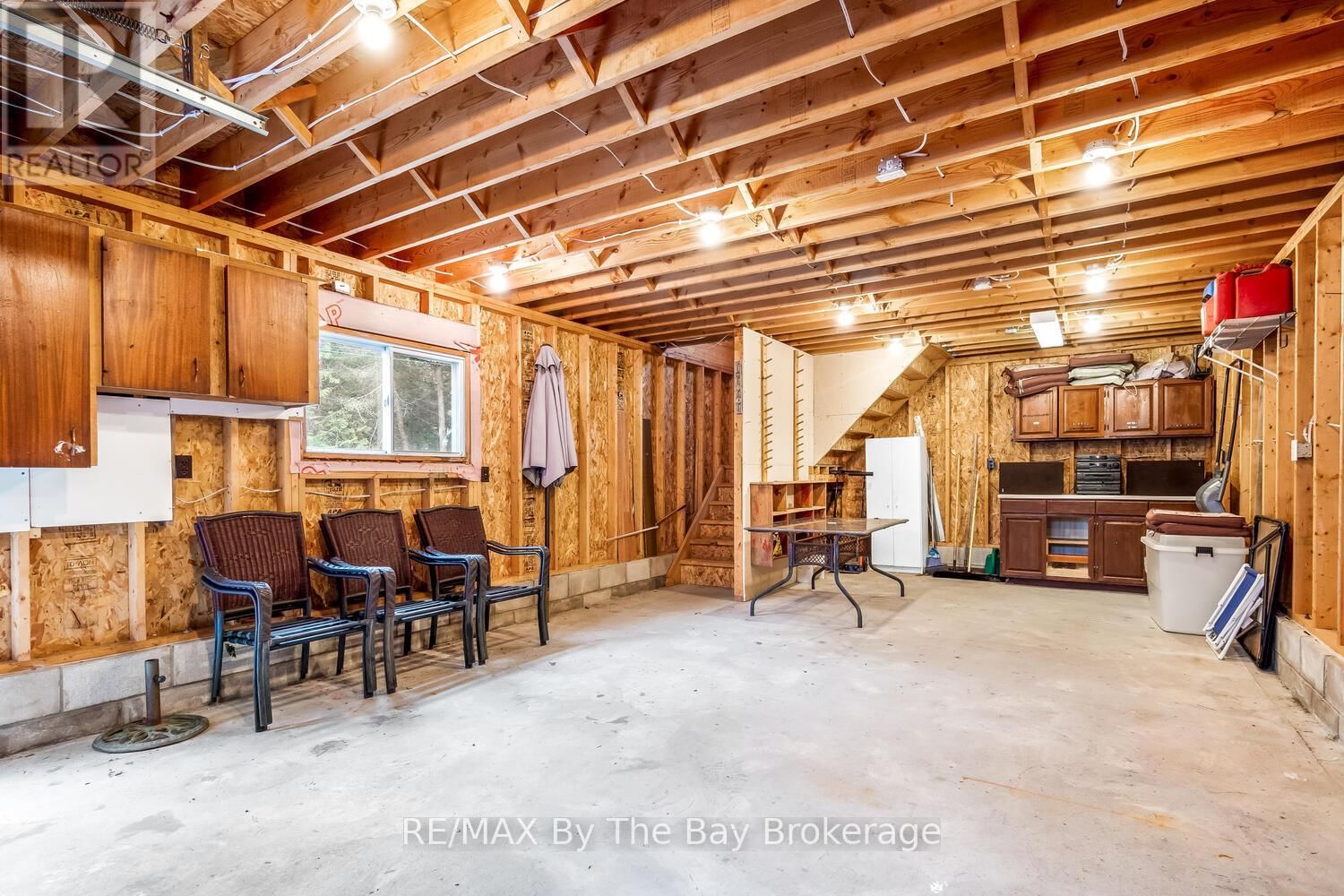 1120 KING EDWARD AVENUE Image 48