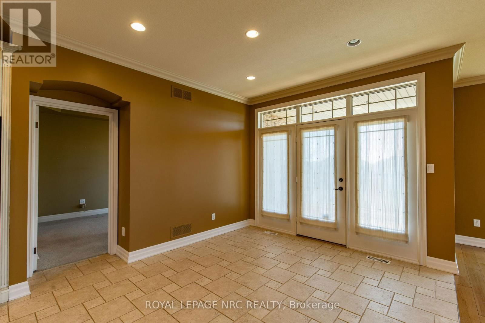 6 MUIRFIELD TRAIL Image 11