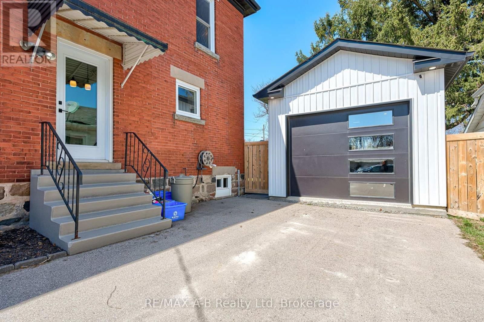 2 LOVEYS STREET EAST Image 6