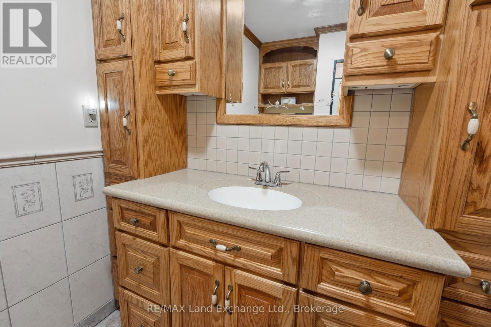 347 TYENDINAGA DRIVE Image 10