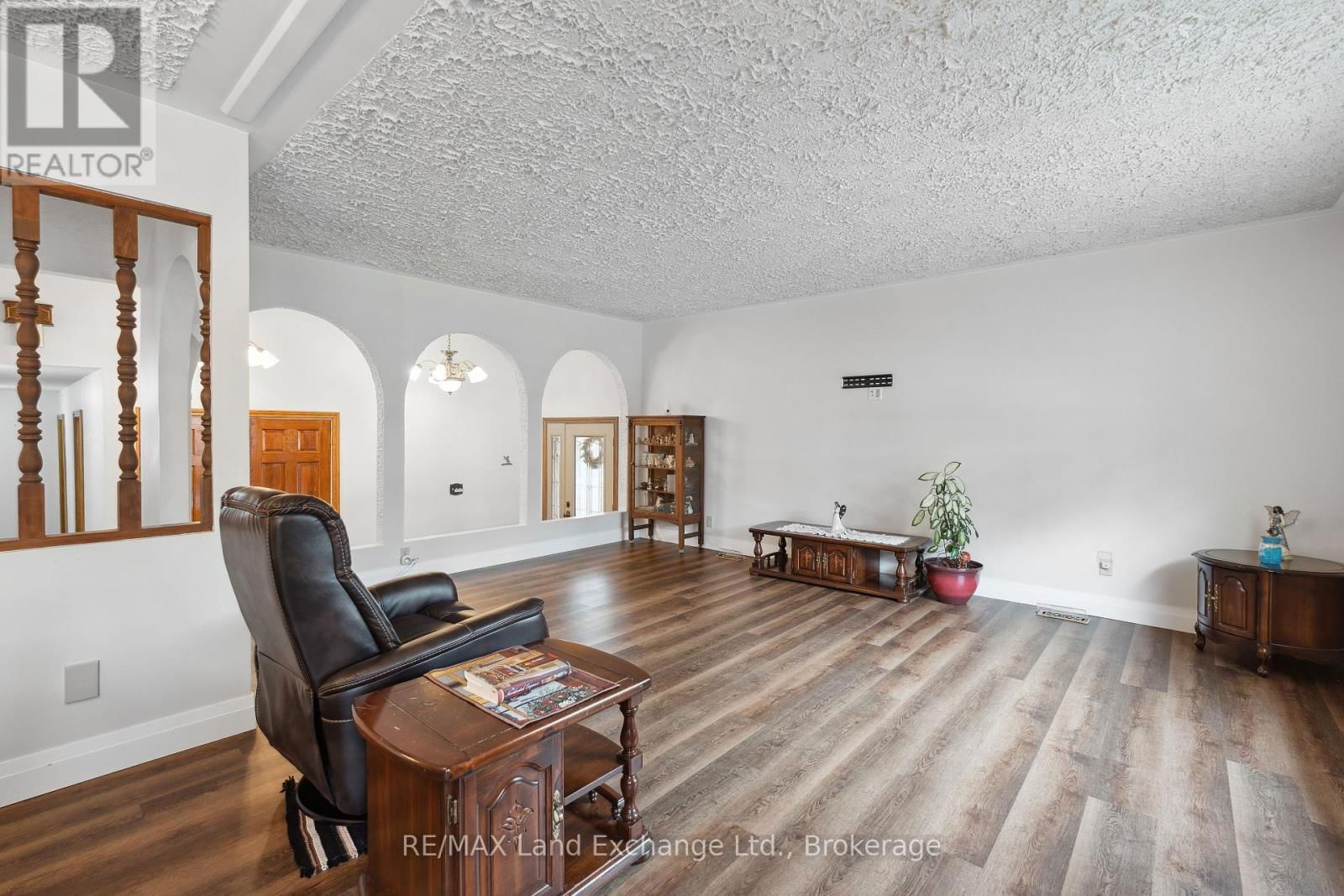 347 TYENDINAGA DRIVE Image 20