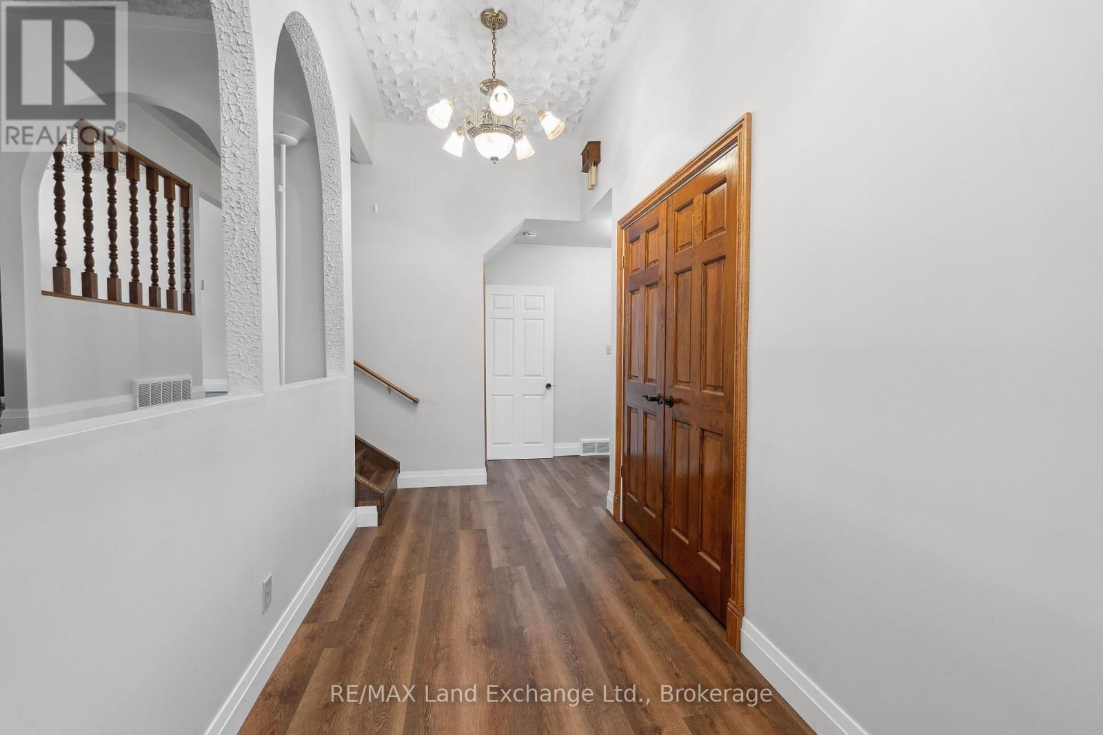 347 TYENDINAGA DRIVE Image 3