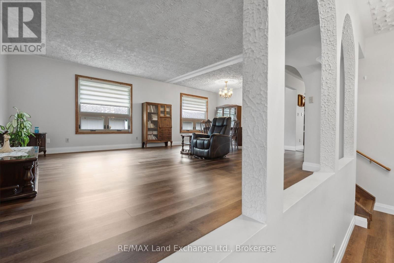 347 TYENDINAGA DRIVE Image 4
