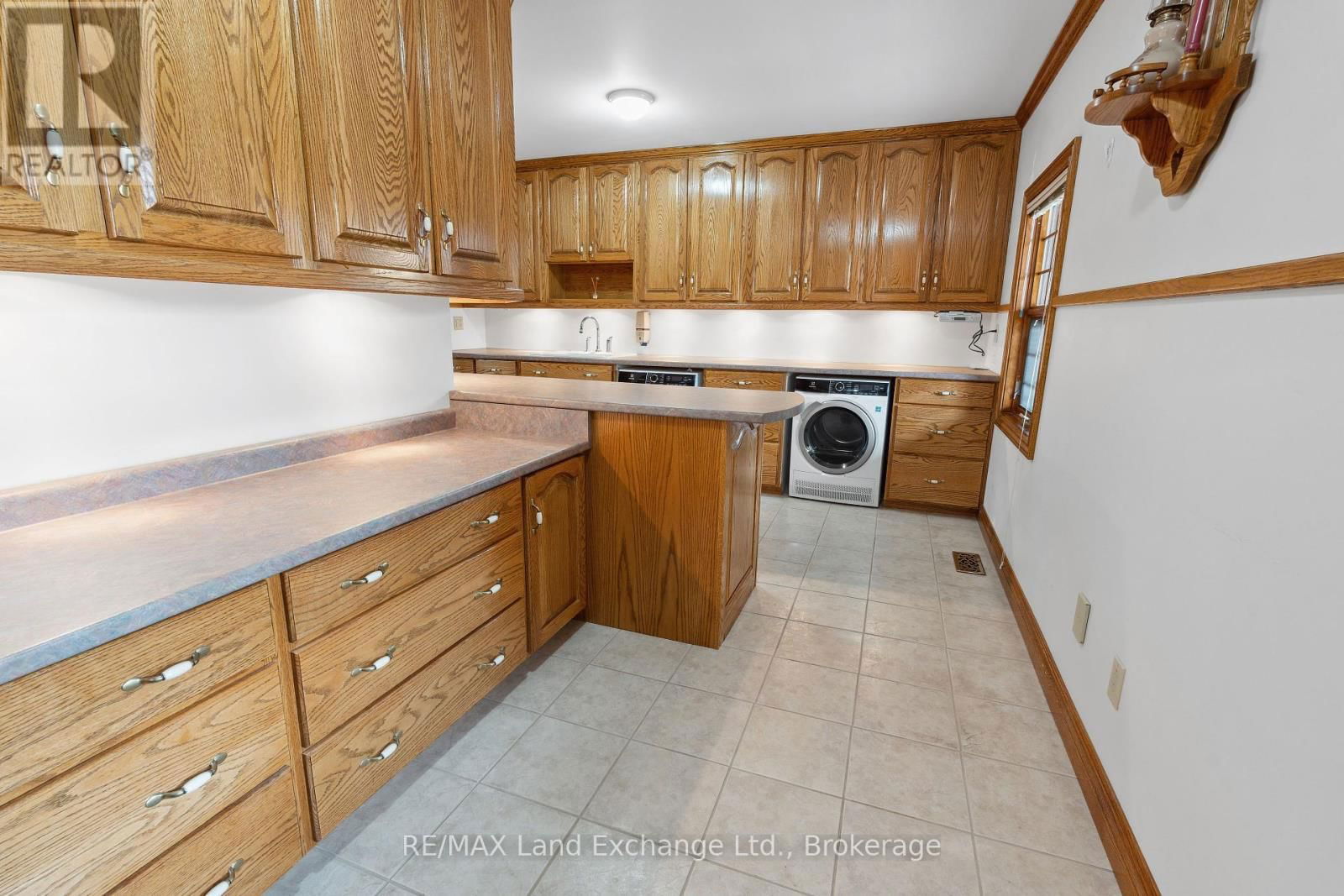 347 TYENDINAGA DRIVE Image 8