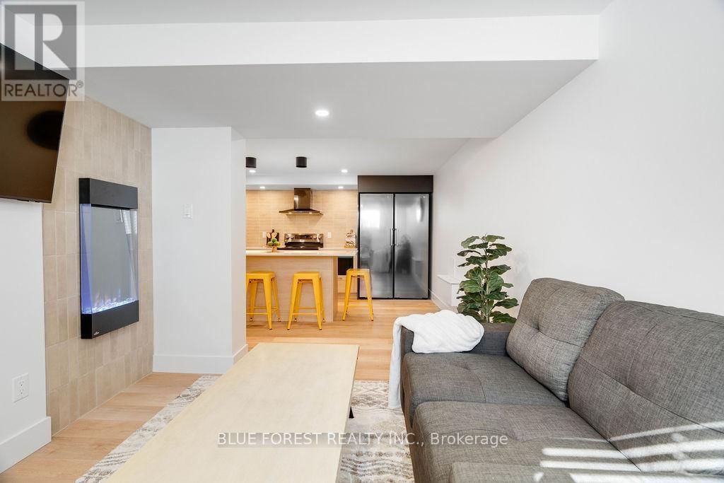3 UPCOTT CRESCENT Image 30
