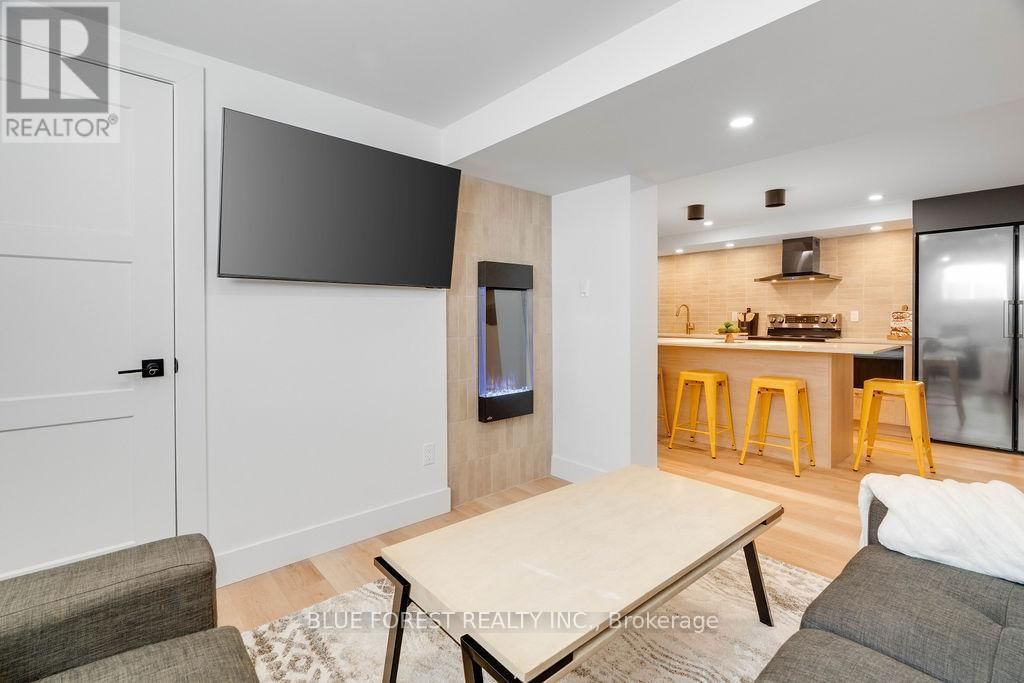 3 UPCOTT CRESCENT Image 31