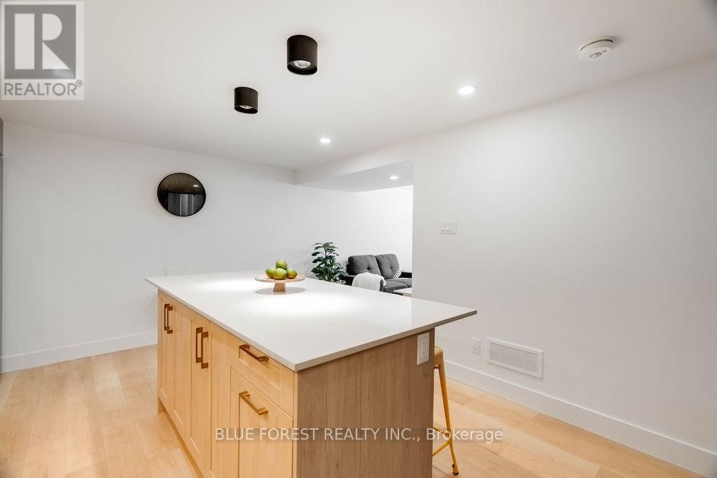 3 UPCOTT CRESCENT Image 34