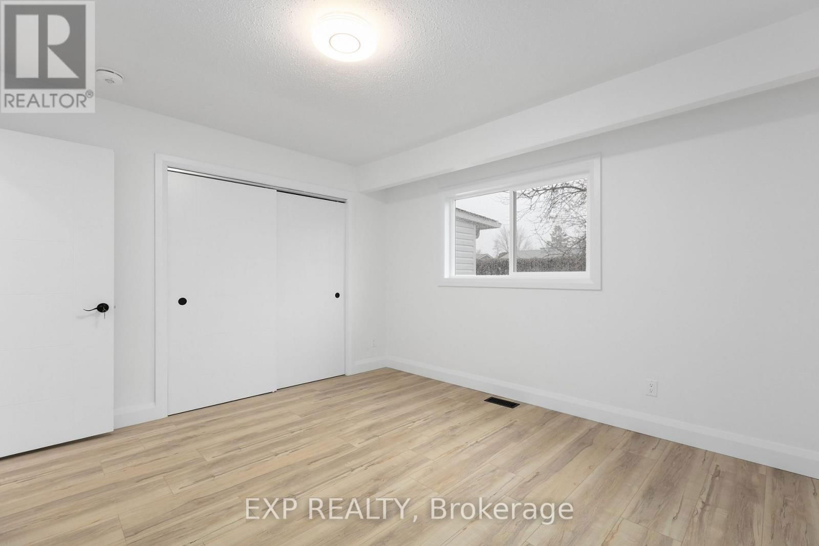 12 BARRHAVEN CRESCENT Image 17