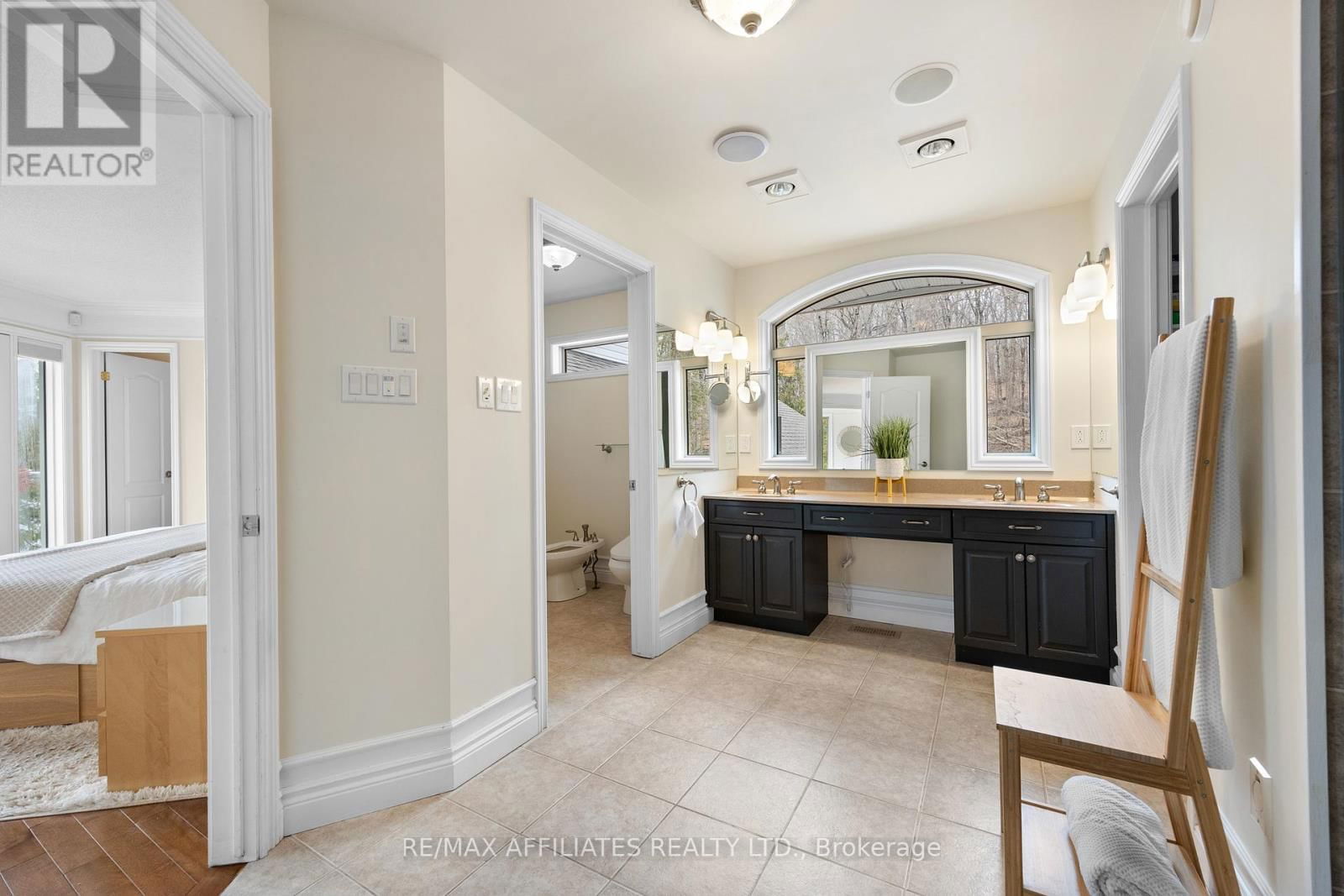 101 ARTHUR ROAD Image 21