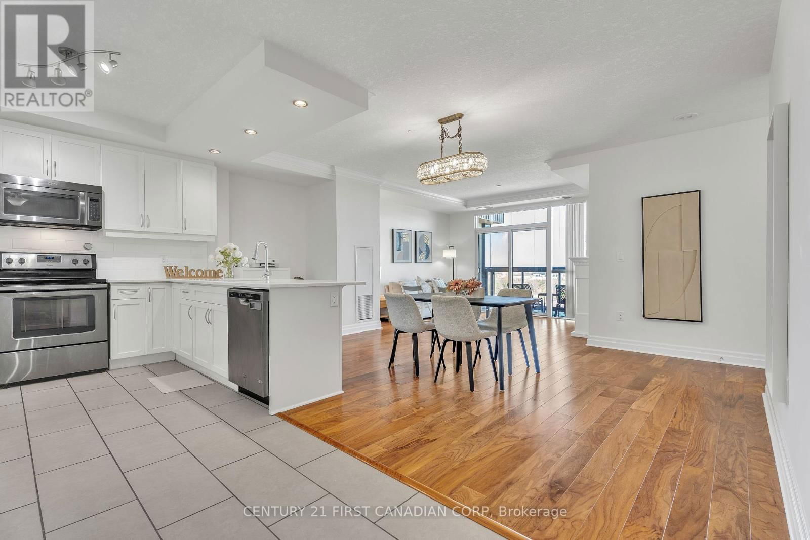 812 - 240 VILLAGEWALK BOULEVARD Image 10
