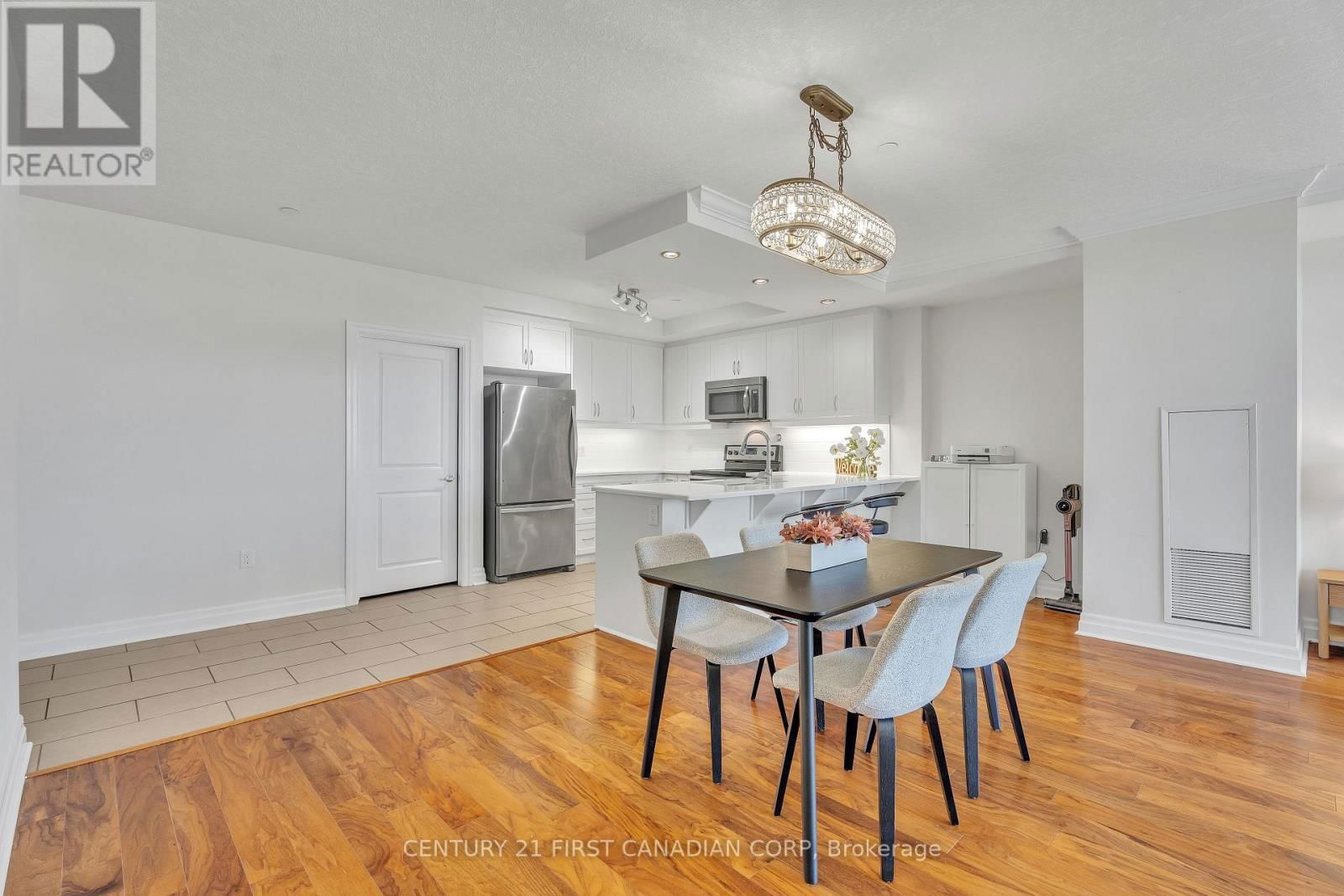 812 - 240 VILLAGEWALK BOULEVARD Image 13