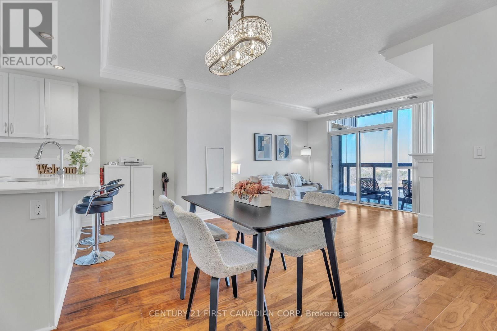 812 - 240 VILLAGEWALK BOULEVARD Image 14