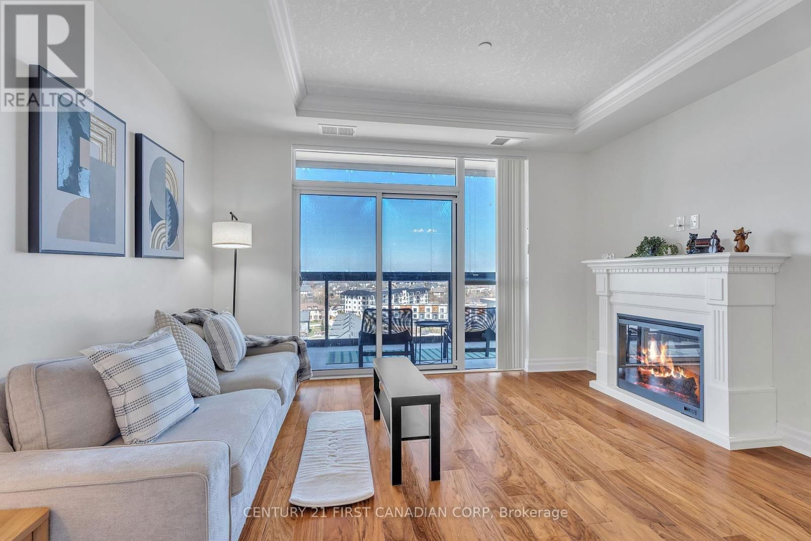812 - 240 VILLAGEWALK BOULEVARD Image 16