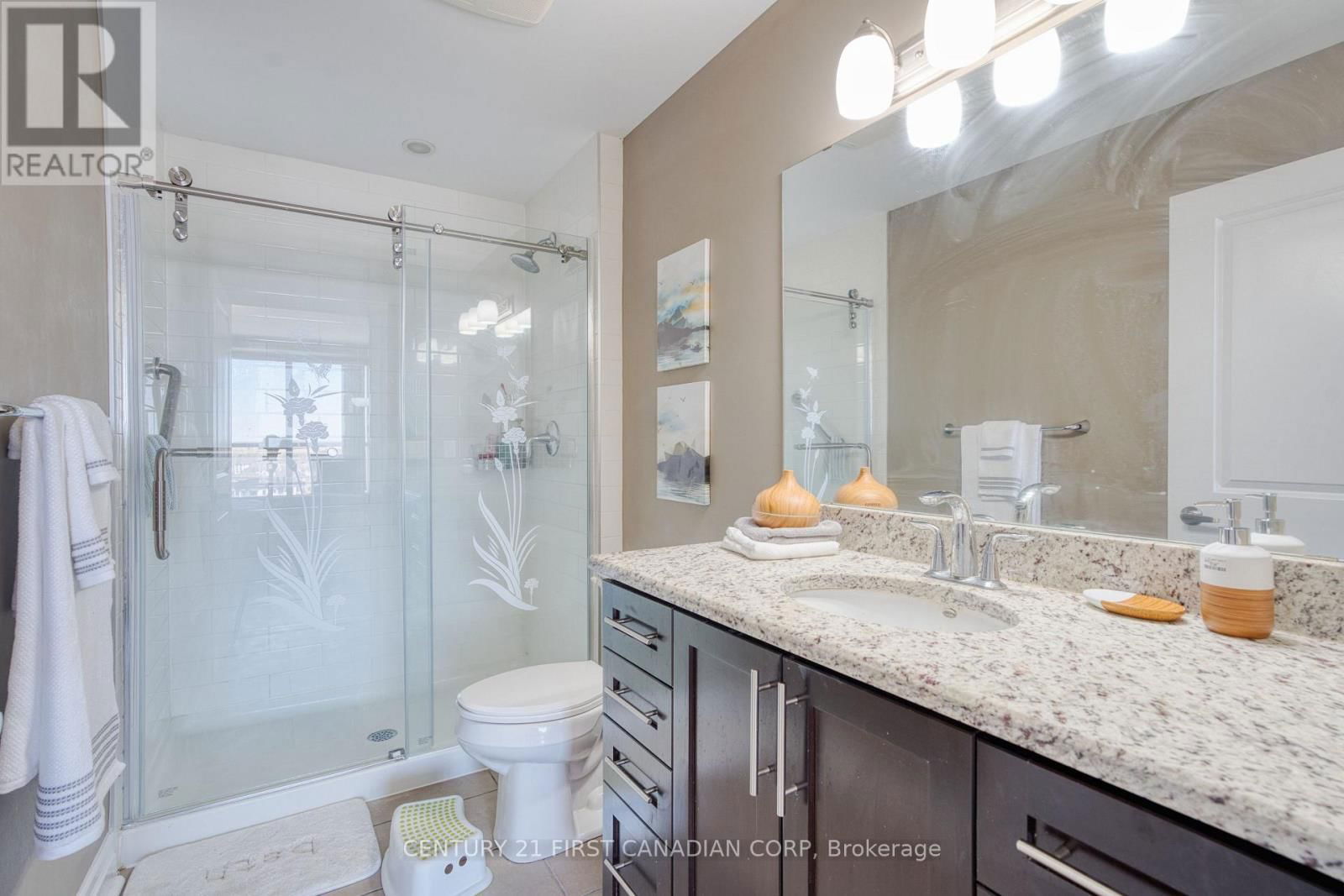 812 - 240 VILLAGEWALK BOULEVARD Image 23