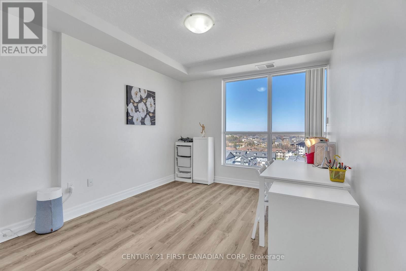 812 - 240 VILLAGEWALK BOULEVARD Image 24