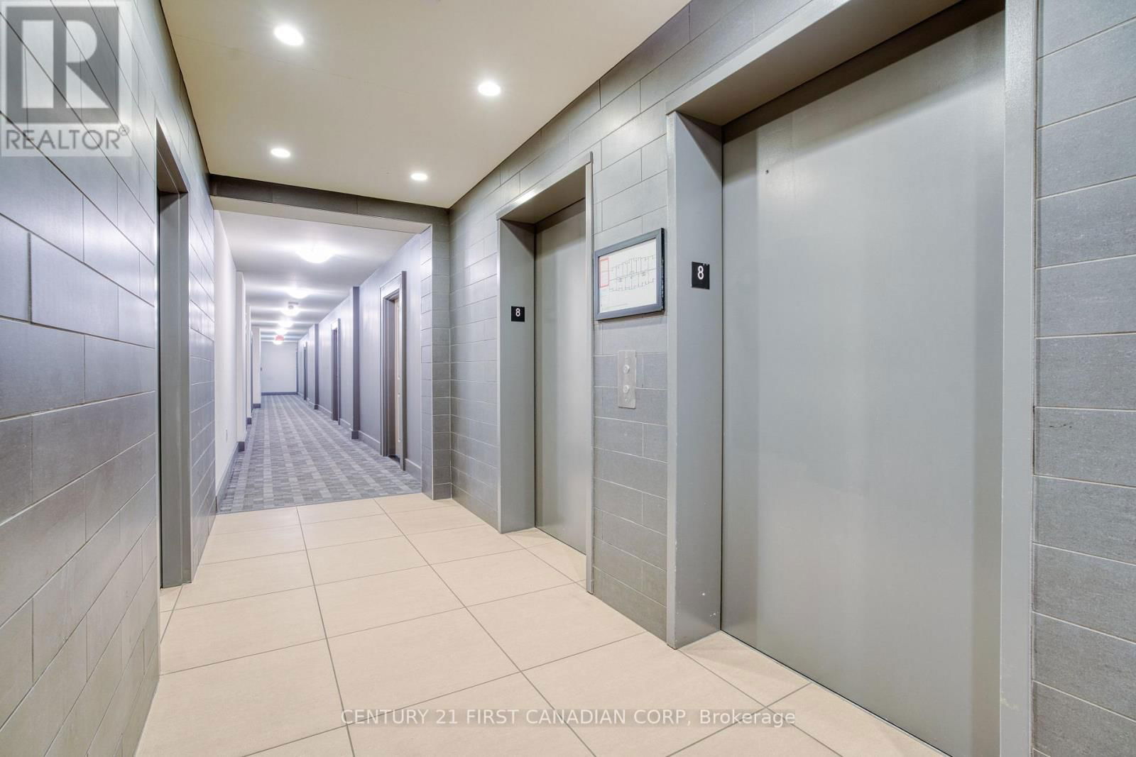 812 - 240 VILLAGEWALK BOULEVARD Image 30