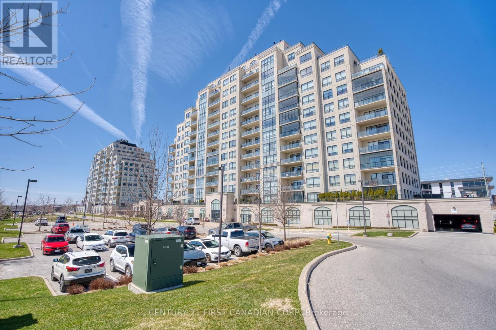 812 - 240 VILLAGEWALK BOULEVARD Image 32