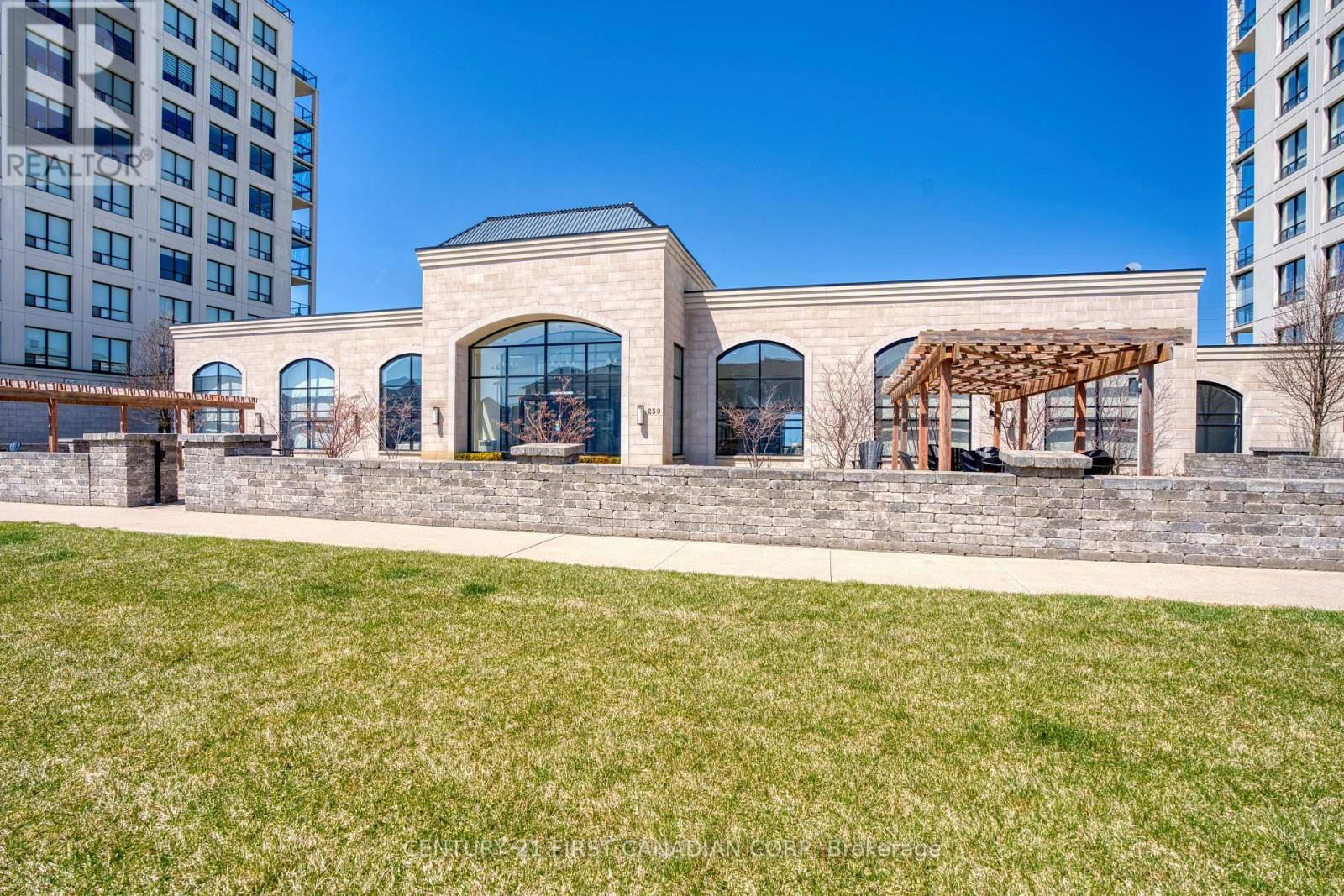 812 - 240 VILLAGEWALK BOULEVARD Image 33