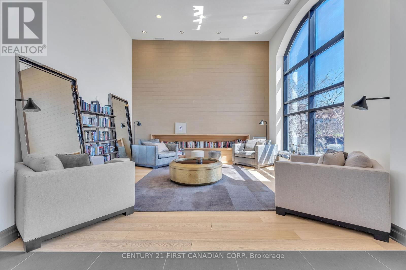 812 - 240 VILLAGEWALK BOULEVARD Image 35
