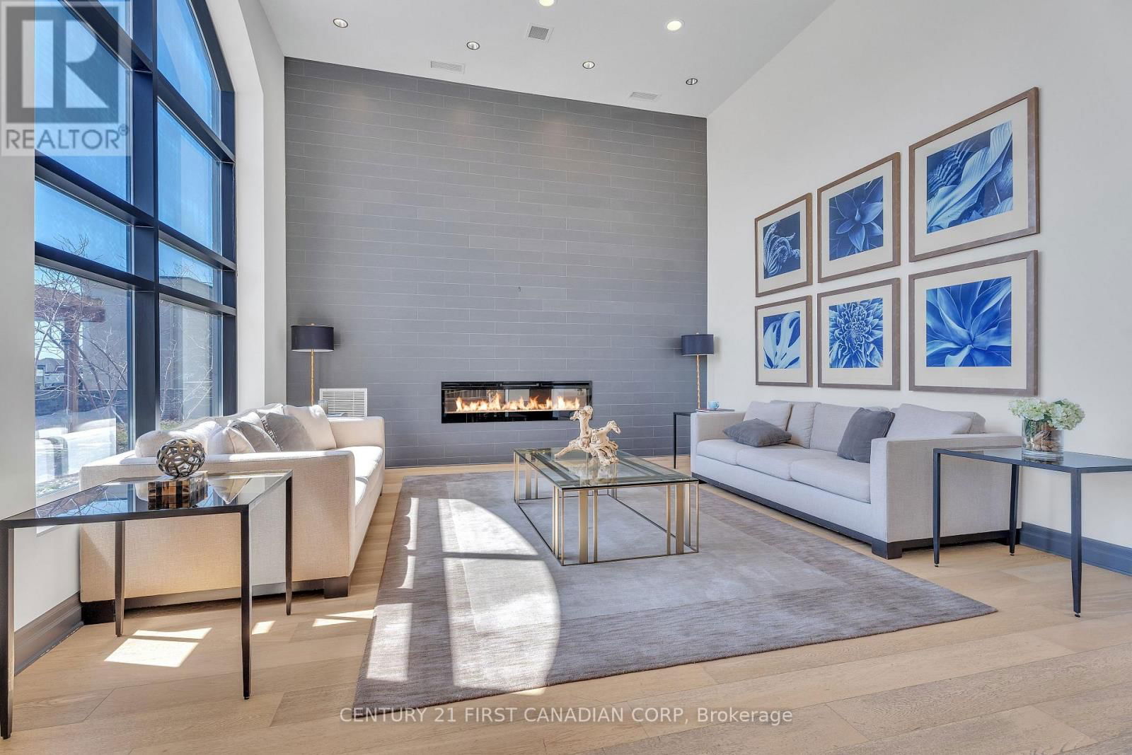 812 - 240 VILLAGEWALK BOULEVARD Image 36