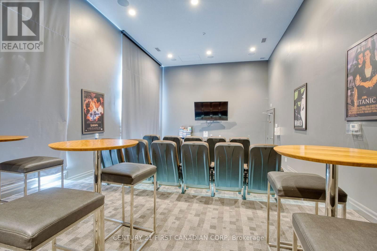 812 - 240 VILLAGEWALK BOULEVARD Image 38