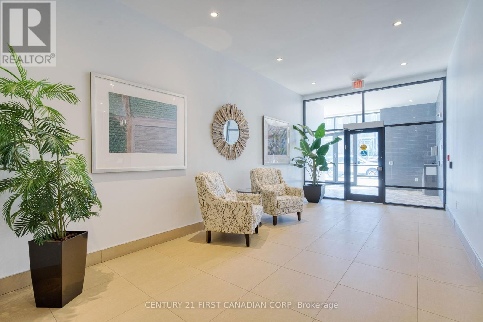 812 - 240 VILLAGEWALK BOULEVARD Image 44