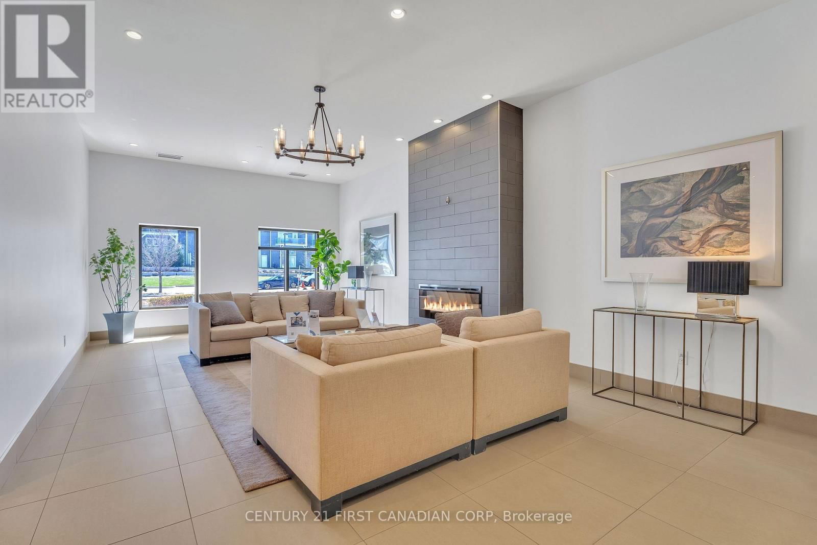 812 - 240 VILLAGEWALK BOULEVARD Image 45