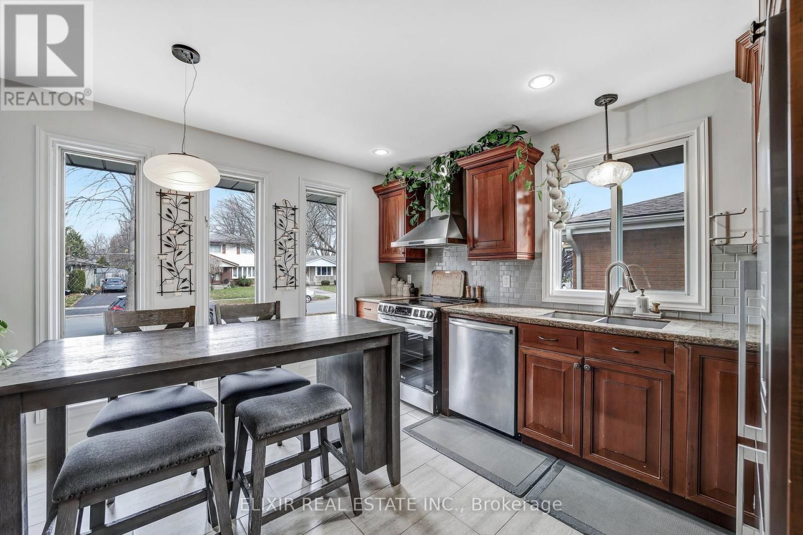 53 WINDING WAY Image 8