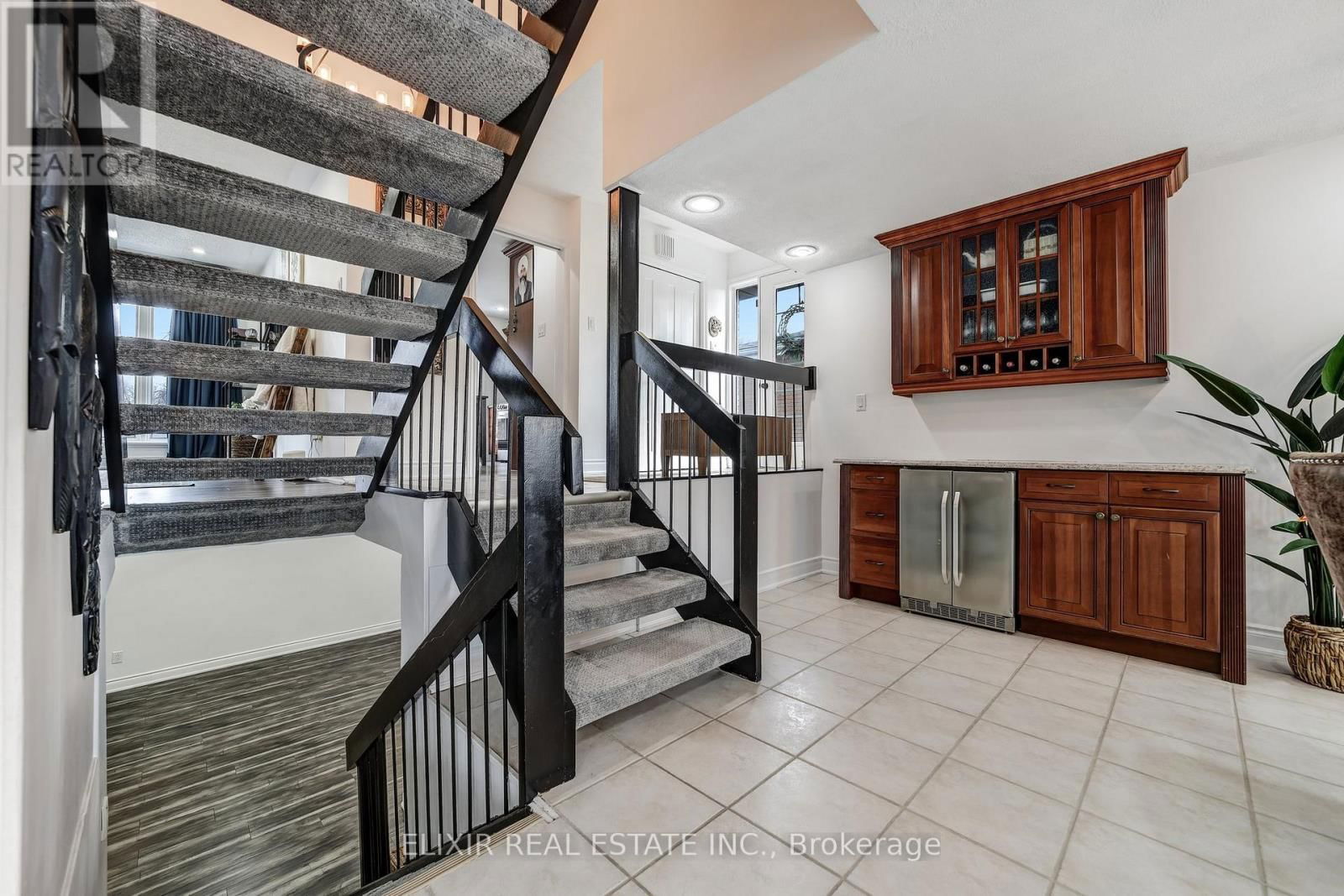 53 WINDING WAY Image 9