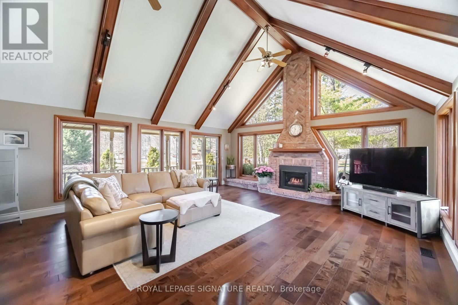 587 HILLCREST ROAD Image 14